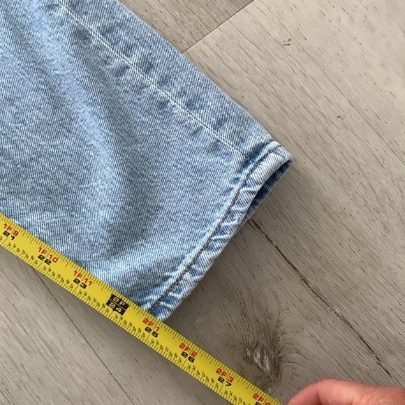 American Eagle Mom Jean light Wash Stretch 4 short - Picture 8 of 12